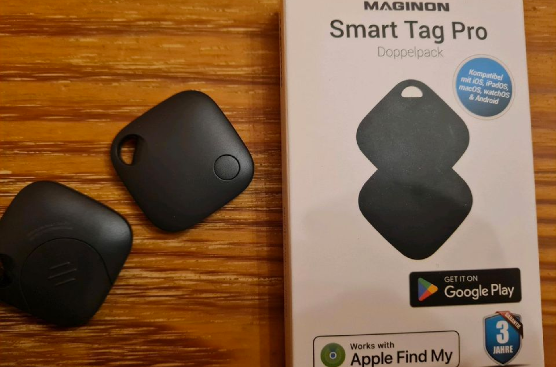 Maginon Smart Tag Pro in Schwarz und Verpackung